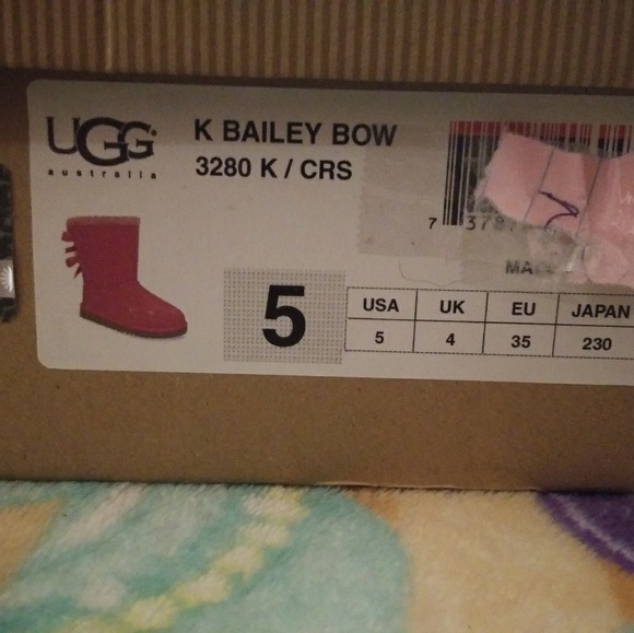 UGG Boots - Picture 8 of 8